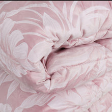 Carica l&#39;immagine nel visualizzatore di Gallery, Piumone Kenya in soffice velluto con lavorazione jacquard e cuscino arredo
