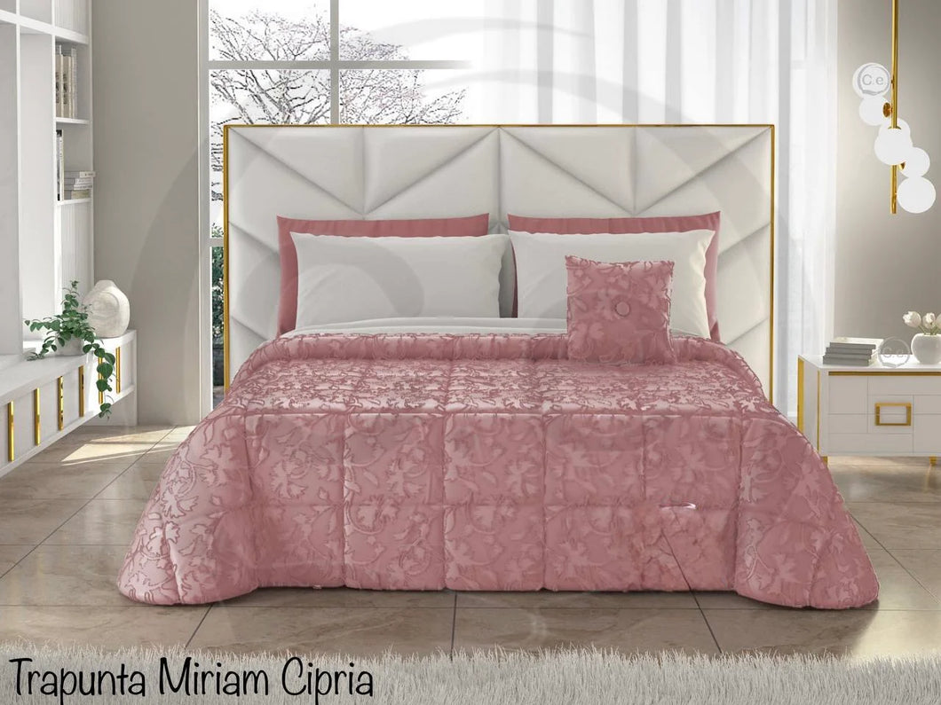 Trapunta Miriam con lavorazione jacquard e cuscino arredo coordinato